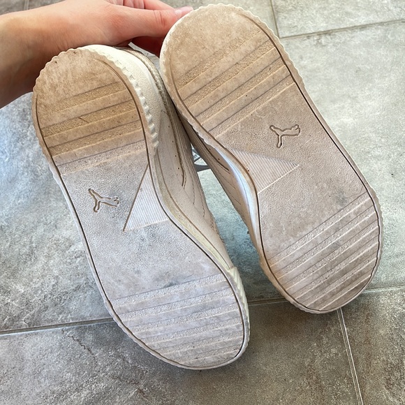 Woman’s size 7 Puma shoes - Picture 5 of 5